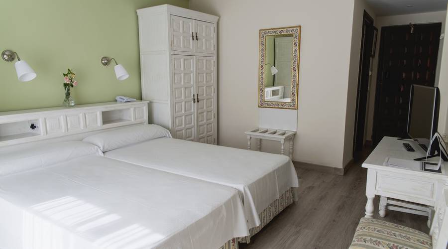 DOUBLE STANDARD ROOM + EXTRA BED TRH Mijas Hotel en Mijas