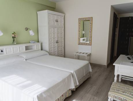 DOUBLE STANDARD ROOM + EXTRA BED TRH Mijas Hotel en Mijas
