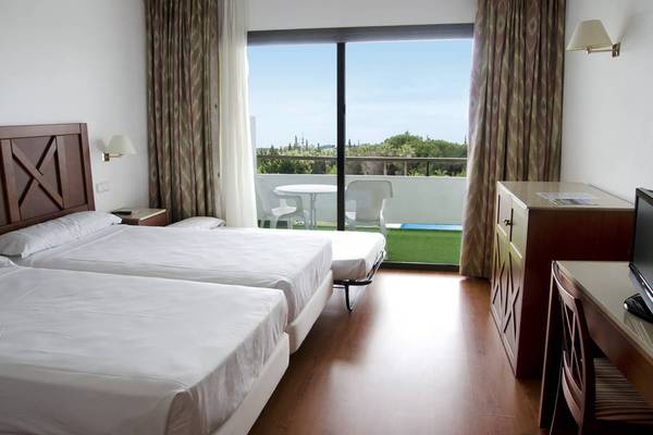 DOUBLE ROOM  + 1 ADULT TRH Paraiso Hotel en Estepona