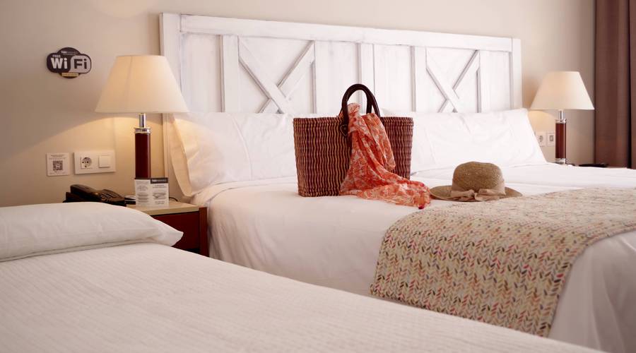 DOUBLE ROOM + 1 CHILD SEA / MOUNTAIN VIEW TRH Paraiso Hotel en Estepona