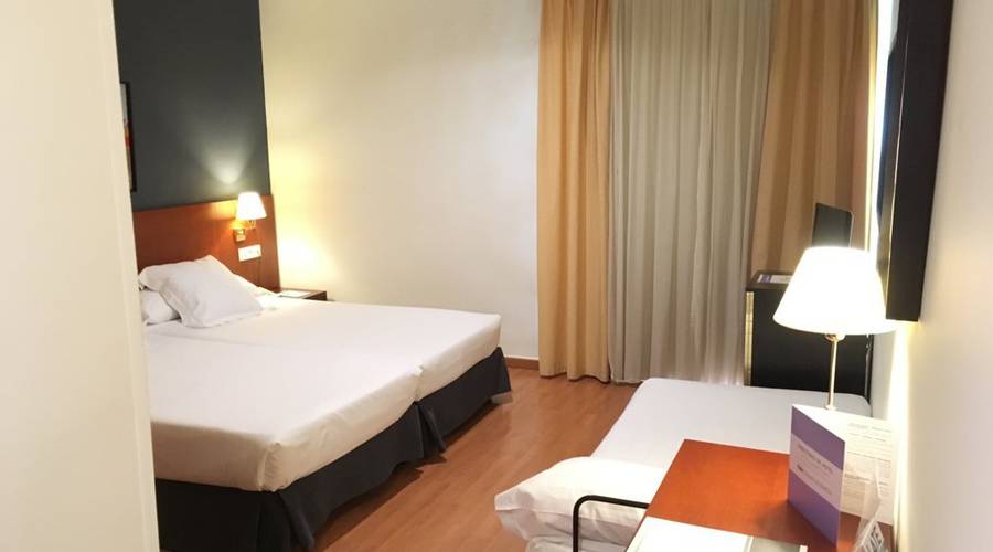 DOUBLE ROOM (TWO ADULTS + 1) TRH Ciudad de Baeza Hotel en Baeza