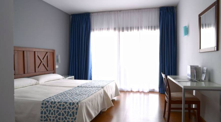 DOUBLE ROOM  + 1 ADULT TRH Paraiso Hotel en Estepona