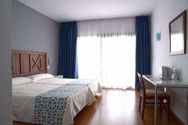 DOUBLE ROOM + 1 ADULT WITH MOUNTAIN /GOLF VIEWS TRH Paraiso Hotel en Estepona
