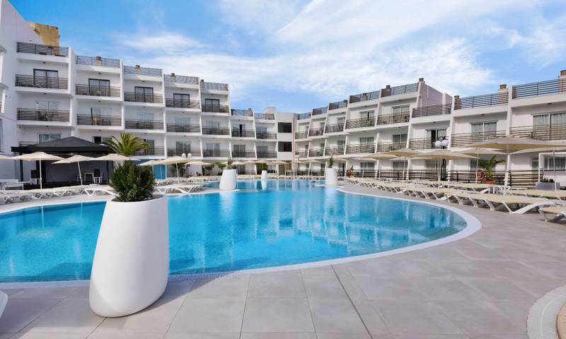 Swimming pool Palmanova Suites by TRH Hotel en Magaluf